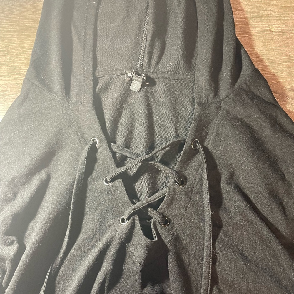 Black Express crisscross cropped light weight hoodie.